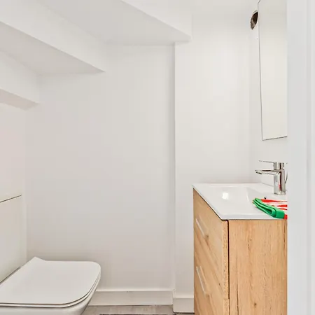 Coral8 - Modern Townhouse In Old Town