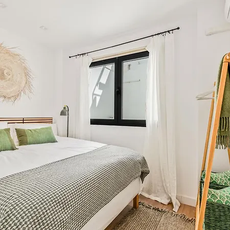 Crc8 - Modern Townhouse In Old Town אסטפונה